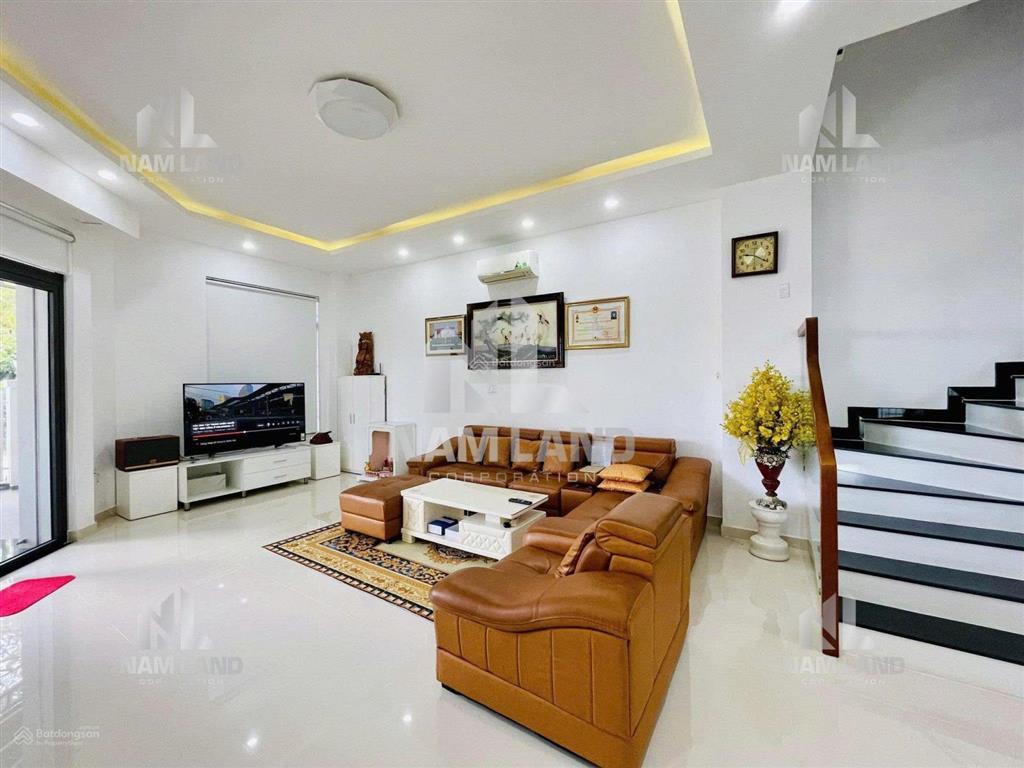 Nhà mới cho thuê trệt 2 lầu,sân hông ô tô,full nội thất,đường lớn,giá 23 triệu