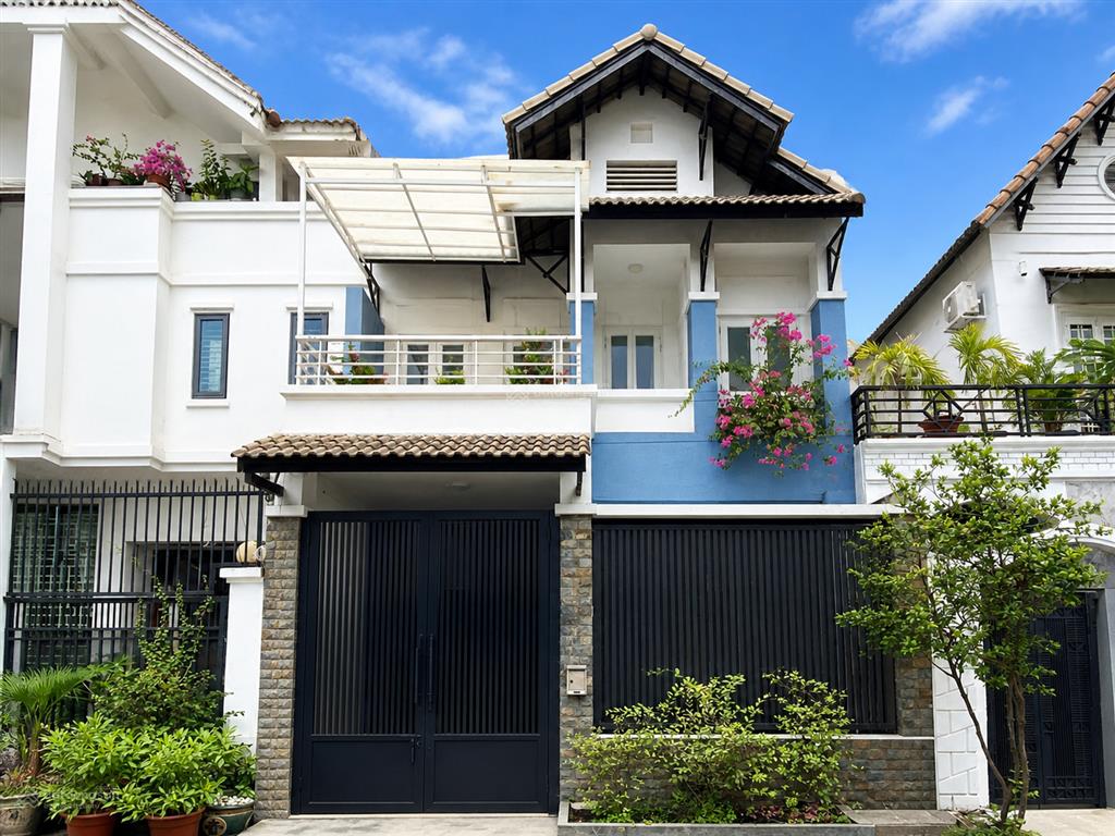 Nhà mới cho thuê trệt 2 lầu,sân hông ô tô,full nội thất,đường lớn,giá 23 triệu