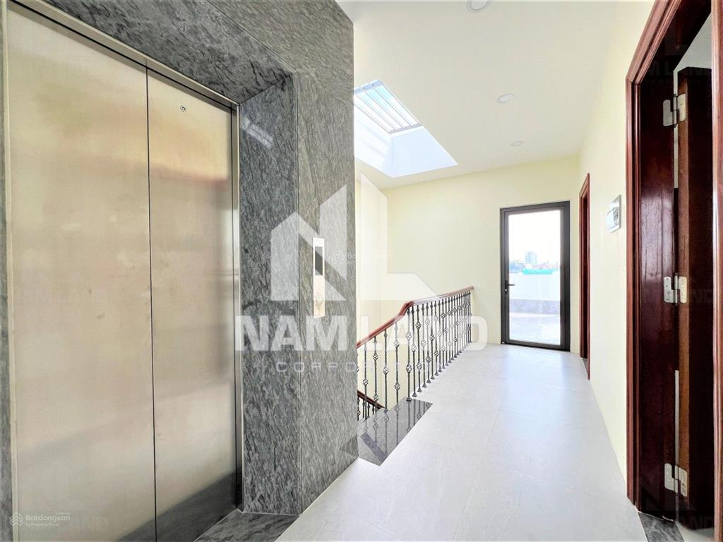 Nhà cho thuê mới 100%,ntcb,trệt 2 lầu,5pn,5wc,160m2,thang máy,giá 30tr