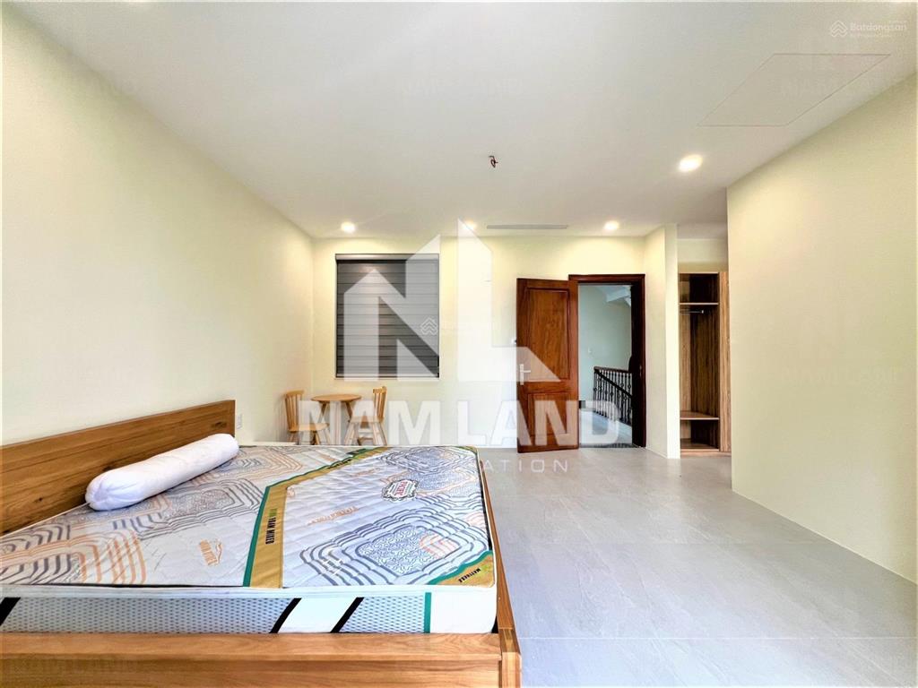 Nhà cho thuê mới 100%,ntcb,trệt 2 lầu,5pn,5wc,160m2,thang máy,giá 30tr