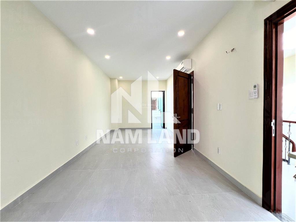 Nhà cho thuê mới 100%,ntcb,trệt 2 lầu,5pn,5wc,160m2,thang máy,giá 30tr