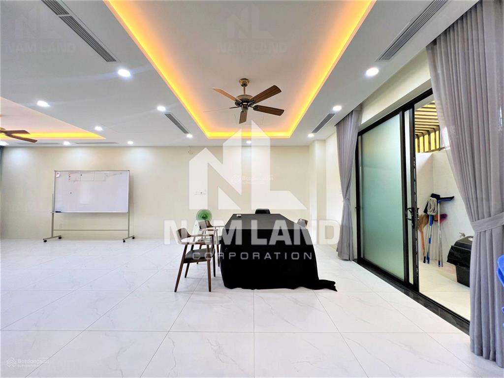Nhà cho thuê mới 100%,ntcb,trệt 2 lầu,5pn,5wc,160m2,thang máy,giá 30tr