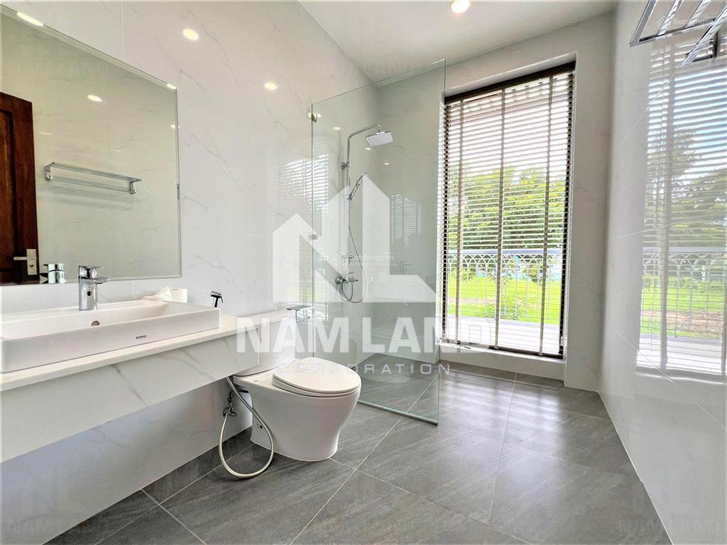 Nhà cho thuê mới 100%,ntcb,trệt 2 lầu,5pn,5wc,160m2,thang máy,giá 30tr