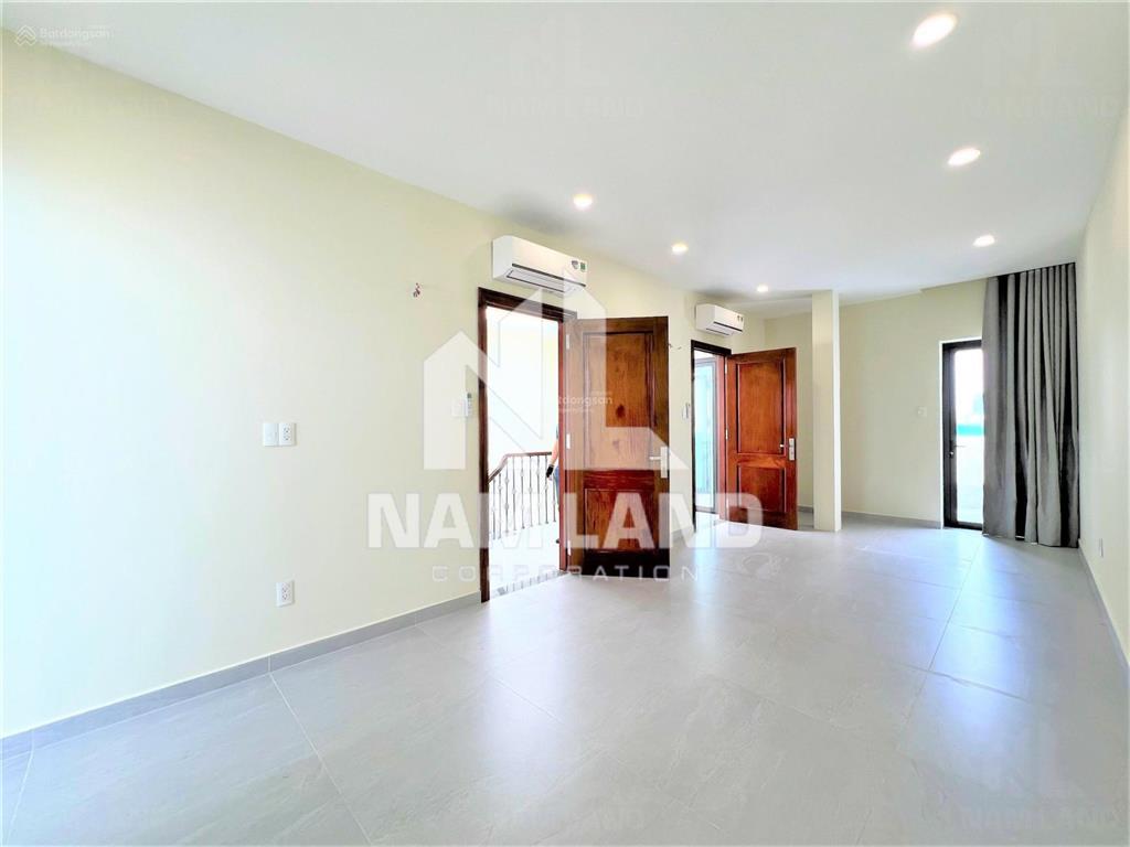 Nhà cho thuê mới 100%,ntcb,trệt 2 lầu,5pn,5wc,160m2,thang máy,giá 30tr