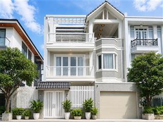 Nhà cho thuê full nội thất, có thang máy,5pn,5wc,đường thoáng,giá 35tr