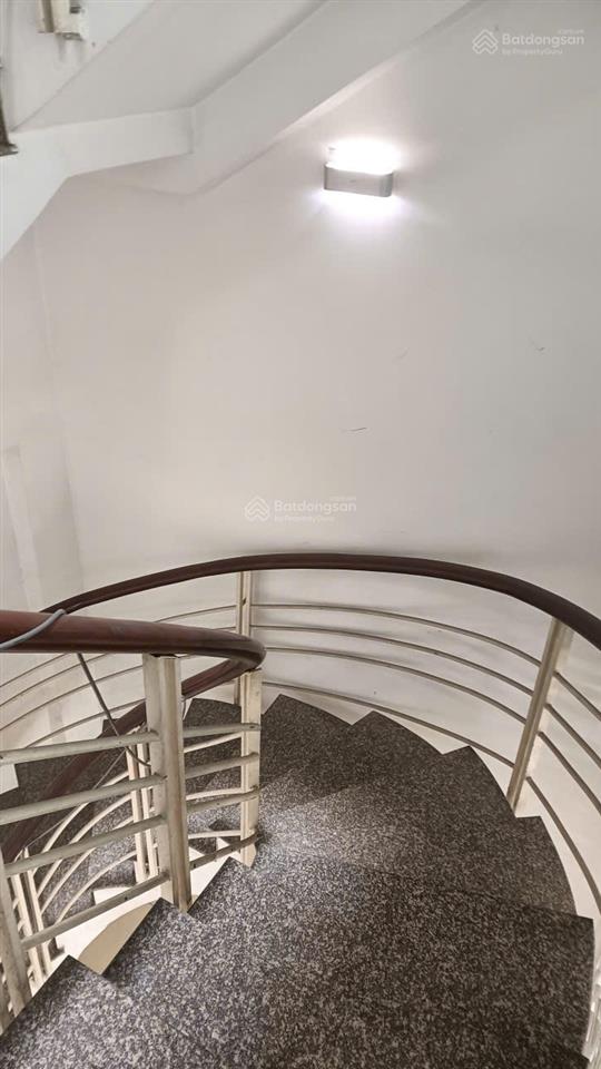 Bán nhà 5 tầng mặt tiền hồng hà, vài phút ra sân bay vị trí đẹp. tân bình khu hiếm nhà bán