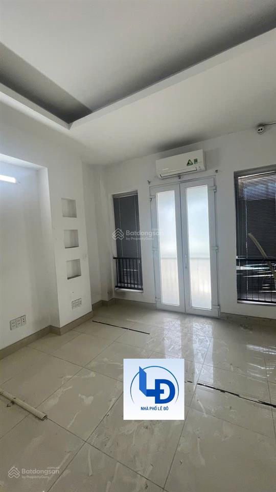 Bán nhà 5 tầng mặt tiền hồng hà, vài phút ra sân bay vị trí đẹp. tân bình khu hiếm nhà bán