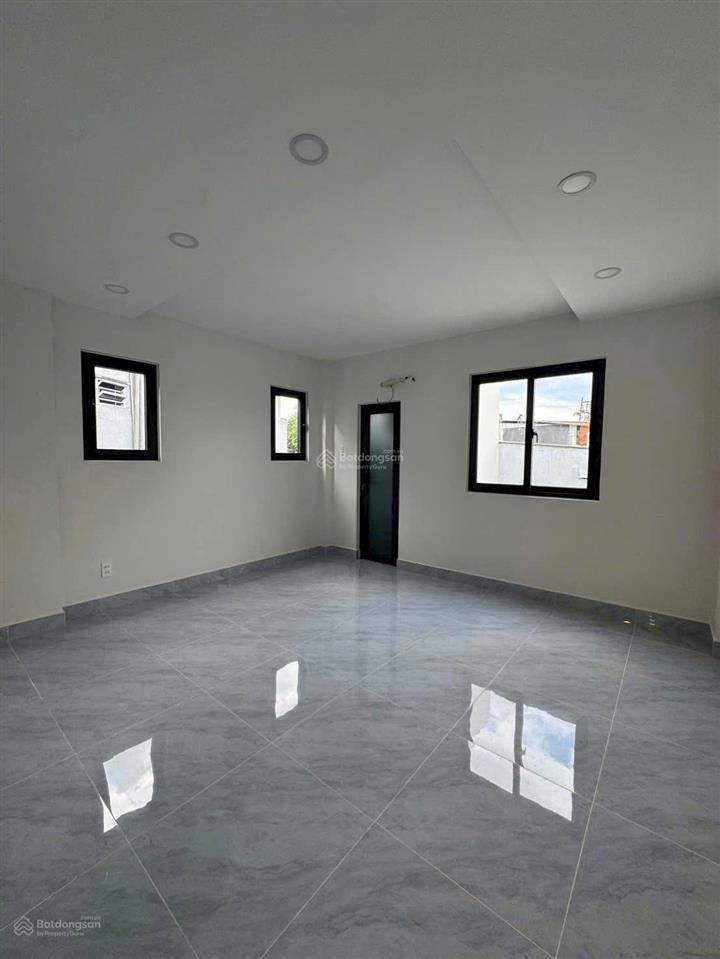 Cần bán nhà mới xây 4 x 9m  1tỷ348tr  ngay ngã tư ga  quận 12