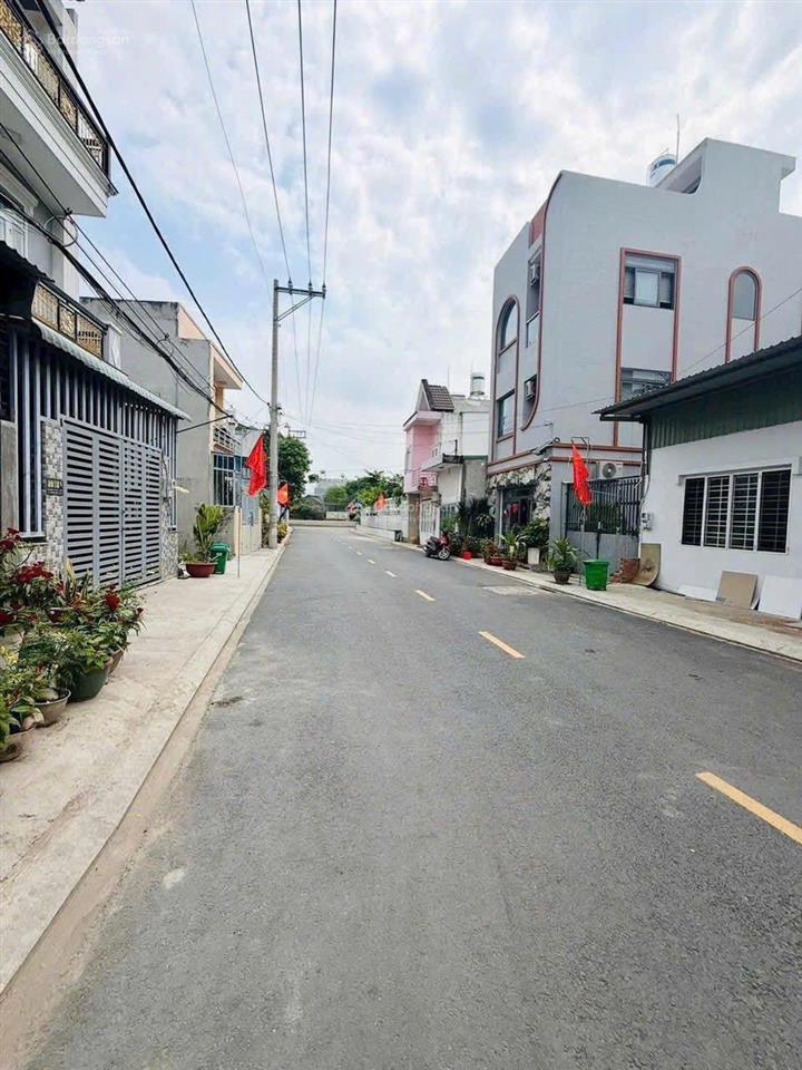 Cần bán nhà mới xây 4 x 9m  1tỷ348tr  ngay ngã tư ga  quận 12