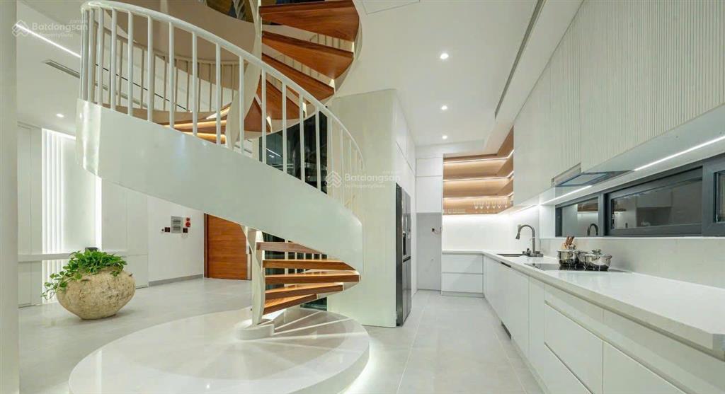 Tôi cần cho thuê ngay biệt thự mặt sông one river villa full nội thất 4pn, có hồ bơi 130tr/tháng
