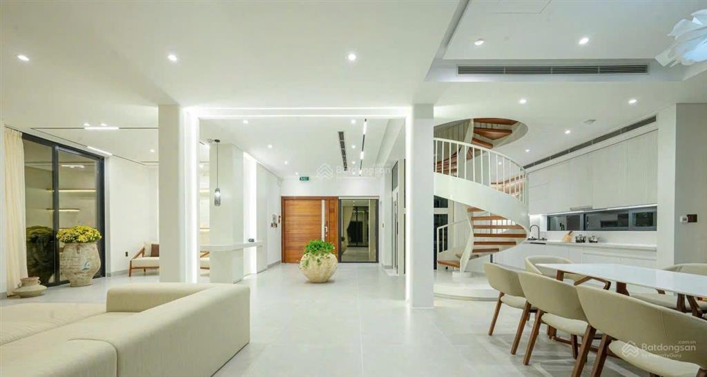 Tôi cần cho thuê ngay biệt thự mặt sông one river villa full nội thất 4pn, có hồ bơi 130tr/tháng