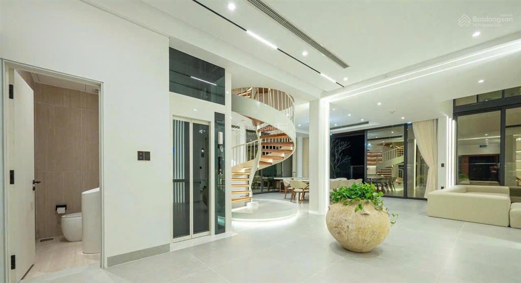 Tôi cần cho thuê ngay biệt thự mặt sông one river villa full nội thất 4pn, có hồ bơi 130tr/tháng
