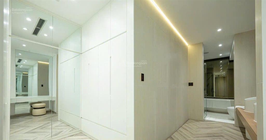 Tôi cần cho thuê ngay biệt thự mặt sông one river villa full nội thất 4pn, có hồ bơi 130tr/tháng