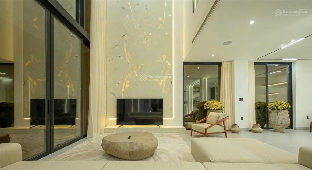 Tôi cần cho thuê ngay biệt thự mặt sông one river villa full nội thất 4pn, có hồ bơi 130tr/tháng