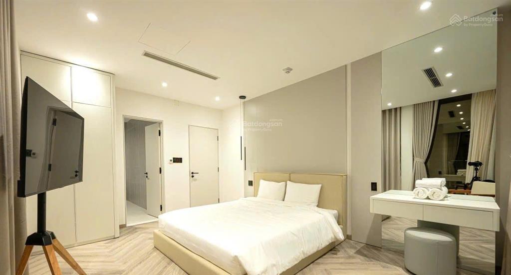 Tôi cần cho thuê ngay biệt thự mặt sông one river villa full nội thất 4pn, có hồ bơi 130tr/tháng
