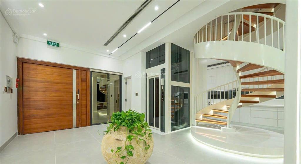 Tôi cần cho thuê ngay biệt thự mặt sông one river villa full nội thất 4pn, có hồ bơi 130tr/tháng