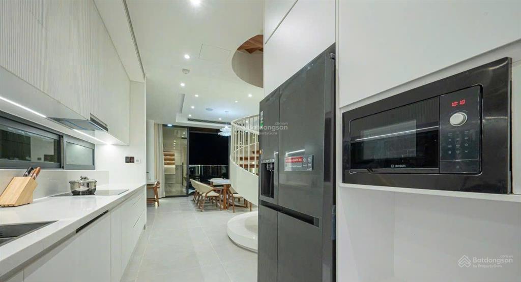 Tôi cần cho thuê ngay biệt thự mặt sông one river villa full nội thất 4pn, có hồ bơi 130tr/tháng
