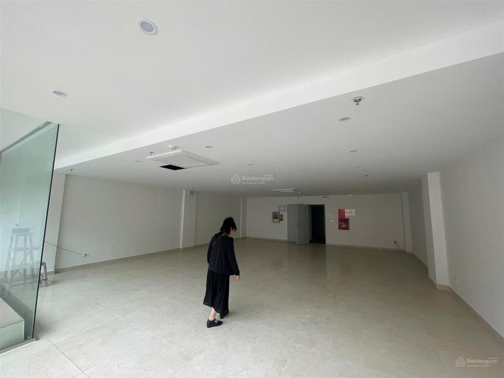 Cho thuê nhà phố nguyễn đình thi view hồ tây cực đẹp, diện tích 500m2 x 6 tầng, mt 25m, pccc đủ cả