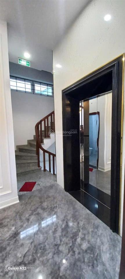 Cho thuê toà nhà phố nguyễn văn huyên cầu giấy, diện tích 130m2 x 6 tầng sạch đẹp, mặt tiền 10m