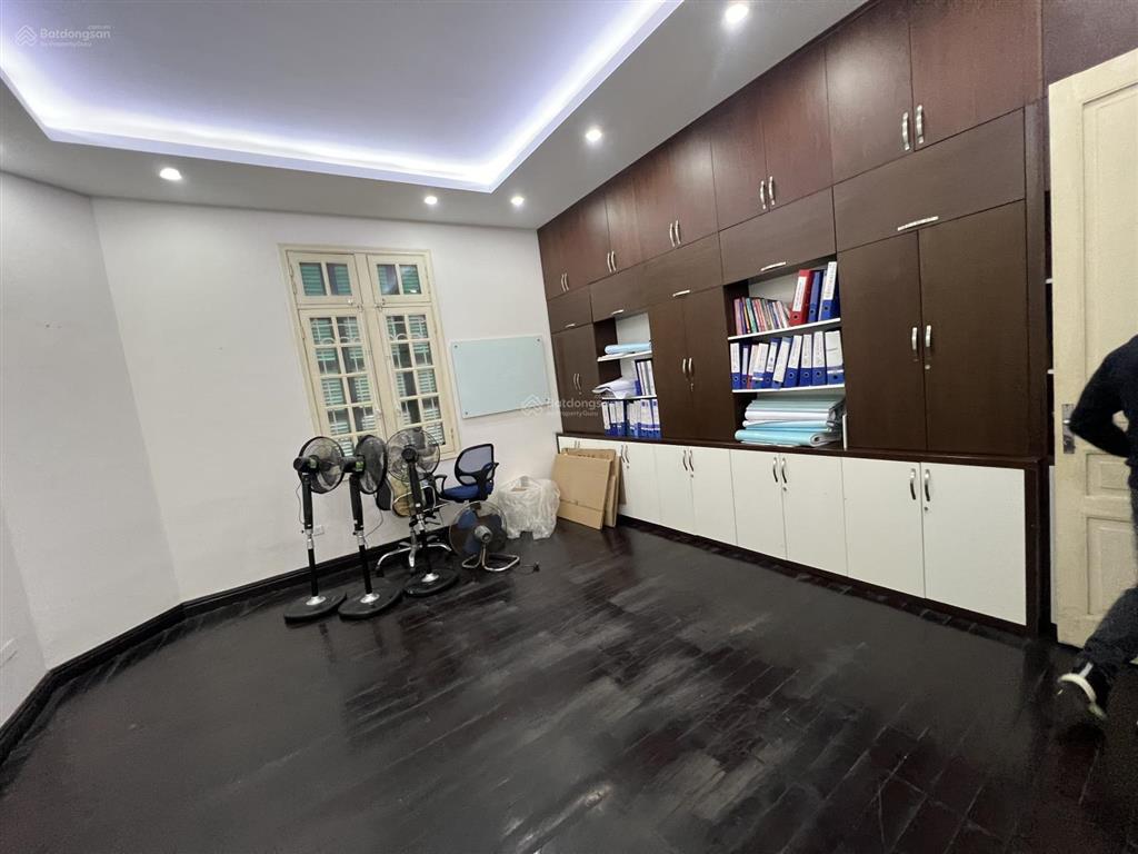 Cho thuê nhà mặt phố quan hoa  cầu giấy, diện tích 85m2 x 5 tầng, mt 5m, thang máy đủ cả