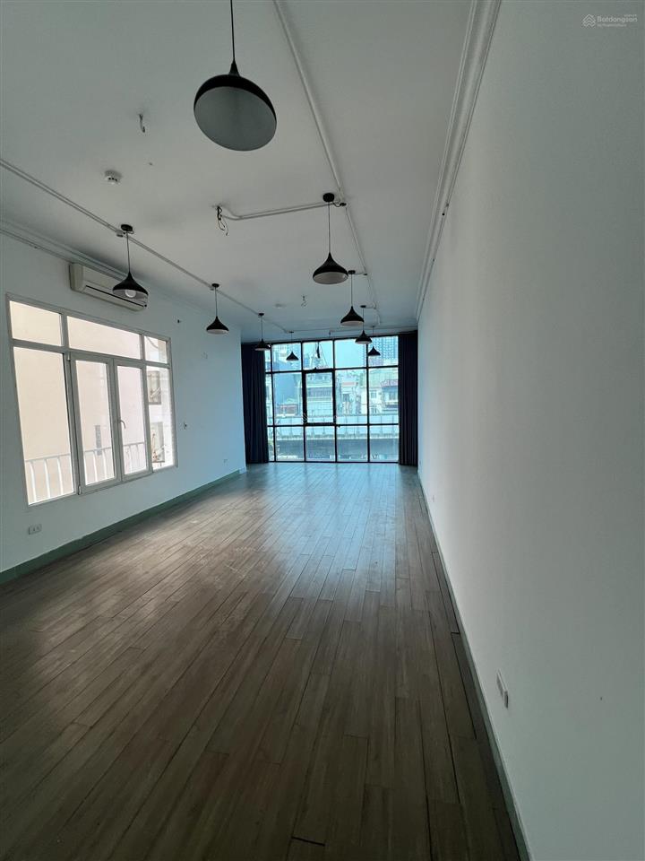 Cho thuê nhà mặt phố khâm thiên, diện tích 60m2 x 5 tầng thông sàn, mt 4m, thang máy đủ cả