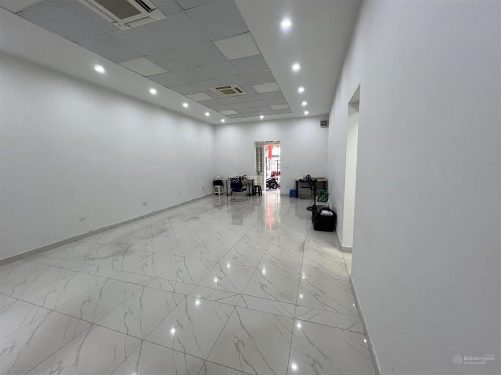 Cho thuê nhà mặt phố nguyễn chí thanh, diện tích 65m2 x 4 tầng, mặt tiền 4,5m .  0342 349 ***