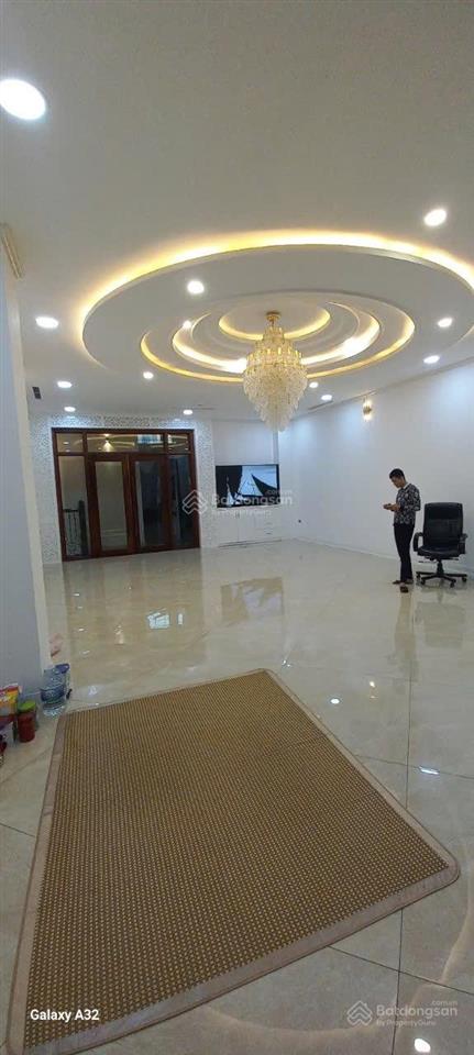 Cho thuê nhà mặt phố cửa đông, diện tích 120m2 x 2,5 tầng, mặt tiền 5m