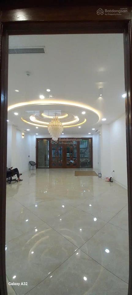 Cho thuê nhà mặt phố cửa đông, diện tích 120m2 x 2,5 tầng, mặt tiền 5m