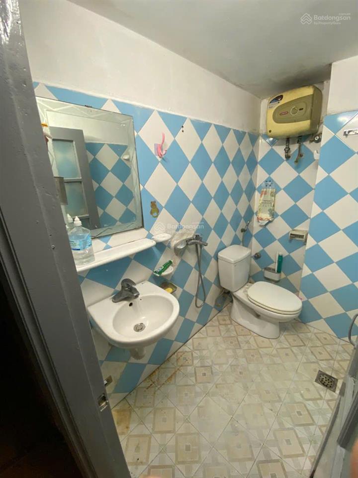 Cho thuê nhà 3 tầng. có 4 phòng ngủ ngõ 49 ngọc hồi, hoàng mai, hà nội, gần bến xe nước ngầm