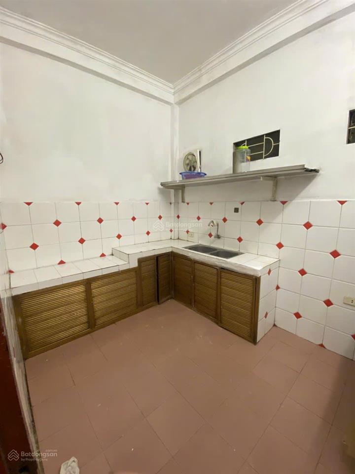 Cho thuê nhà 3 tầng. có 4 phòng ngủ ngõ 49 ngọc hồi, hoàng mai, hà nội, gần bến xe nước ngầm