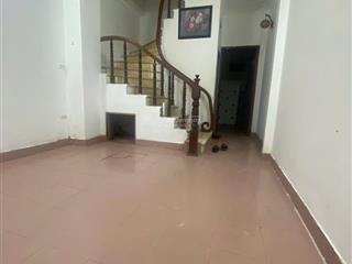 Cho thuê nhà 3 tầng. có 4 phòng ngủ ngõ 49 ngọc hồi, hoàng mai, hà nội, gần bến xe nước ngầm