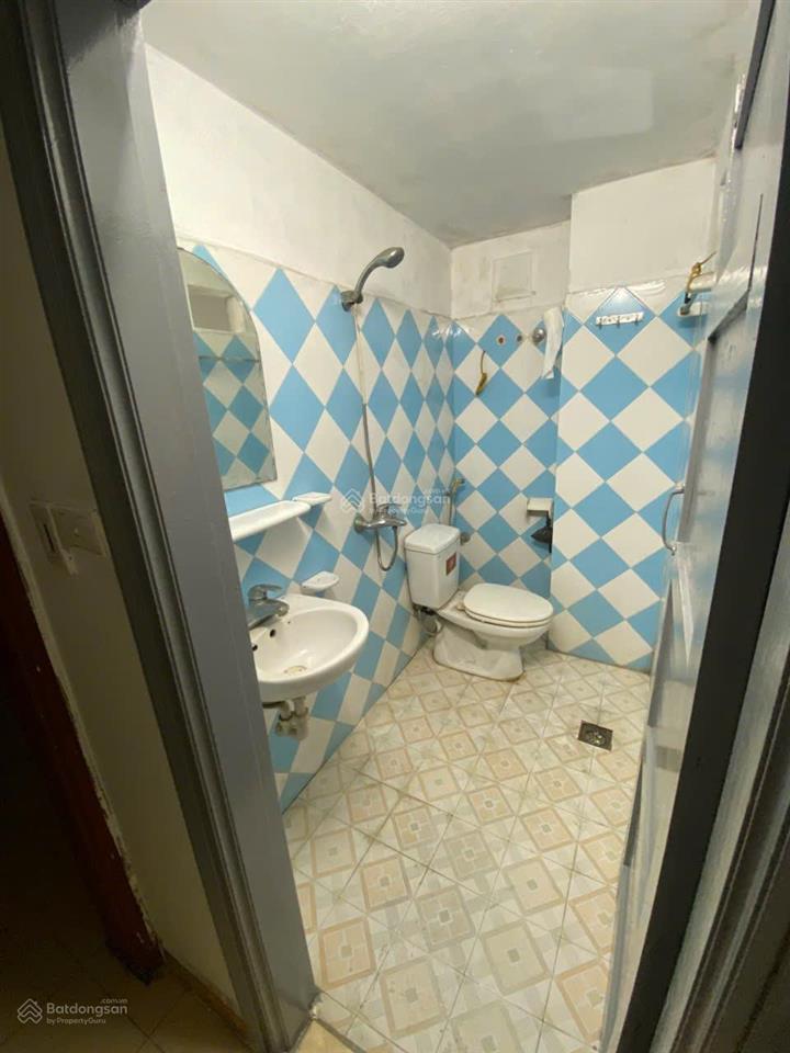 Cho thuê nhà 3 tầng. có 4 phòng ngủ ngõ 49 ngọc hồi, hoàng mai, hà nội, gần bến xe nước ngầm