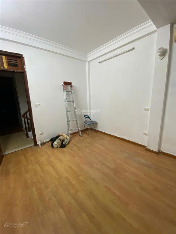 Cho thuê nhà 3 tầng. có 4 phòng ngủ ngõ 49 ngọc hồi, hoàng mai, hà nội, gần bến xe nước ngầm