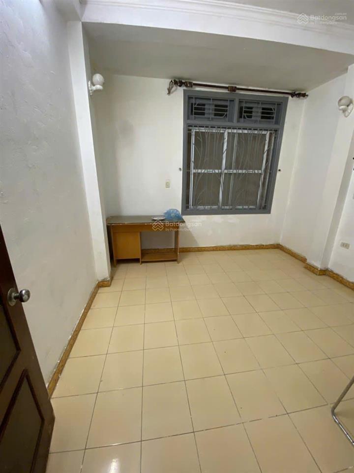 Cho thuê nhà 3 tầng. có 4 phòng ngủ ngõ 49 ngọc hồi, hoàng mai, hà nội, gần bến xe nước ngầm