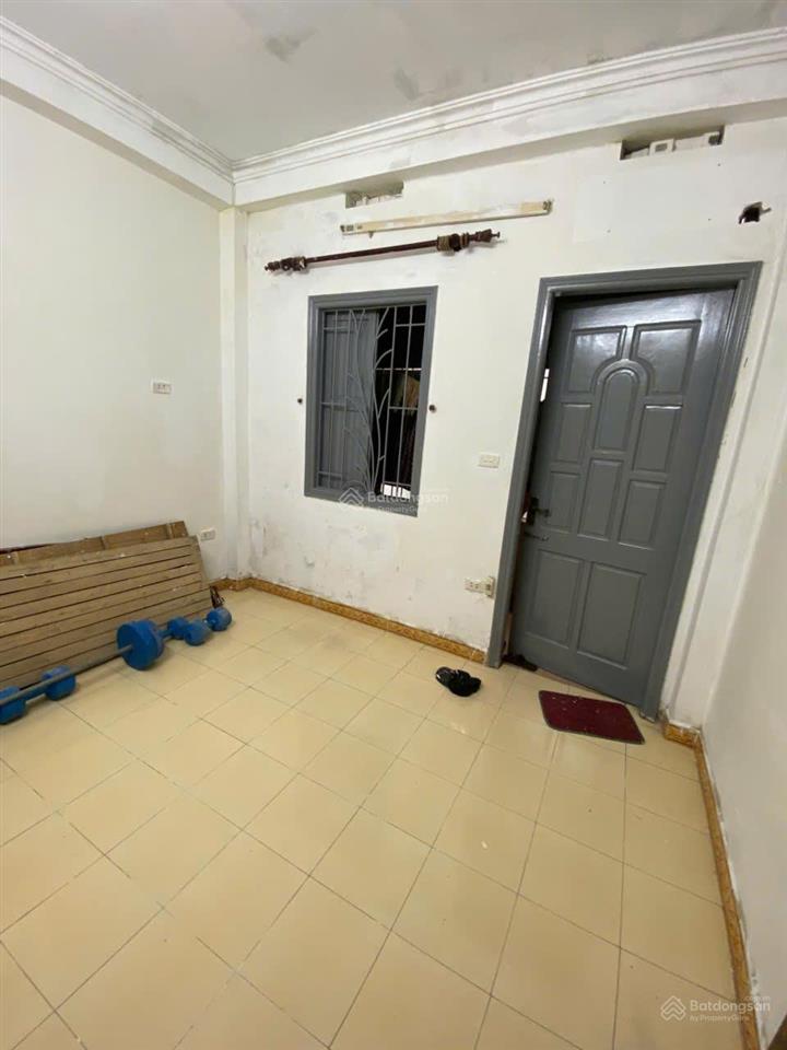 Cho thuê nhà 3 tầng. có 4 phòng ngủ ngõ 49 ngọc hồi, hoàng mai, hà nội, gần bến xe nước ngầm