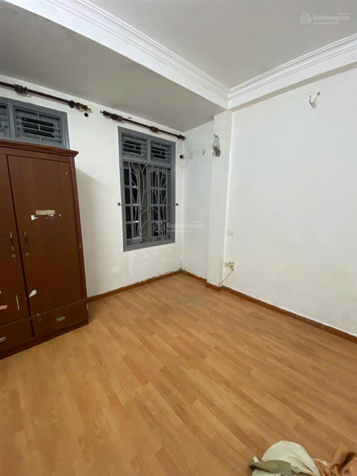 Cho thuê nhà 3 tầng. có 4 phòng ngủ ngõ 49 ngọc hồi, hoàng mai, hà nội, gần bến xe nước ngầm