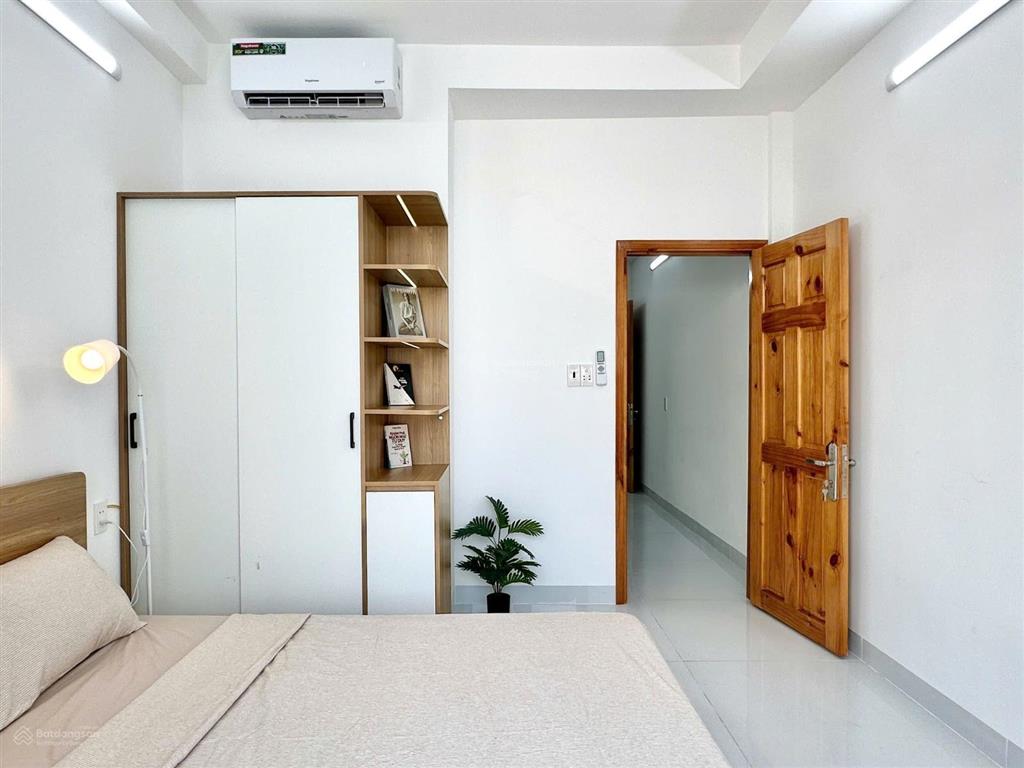 Khai trương chdv mới xây thang máy + pccc đầy đủ 1pn 1pk 50m2 bancol full nội thất gần hàng xanh