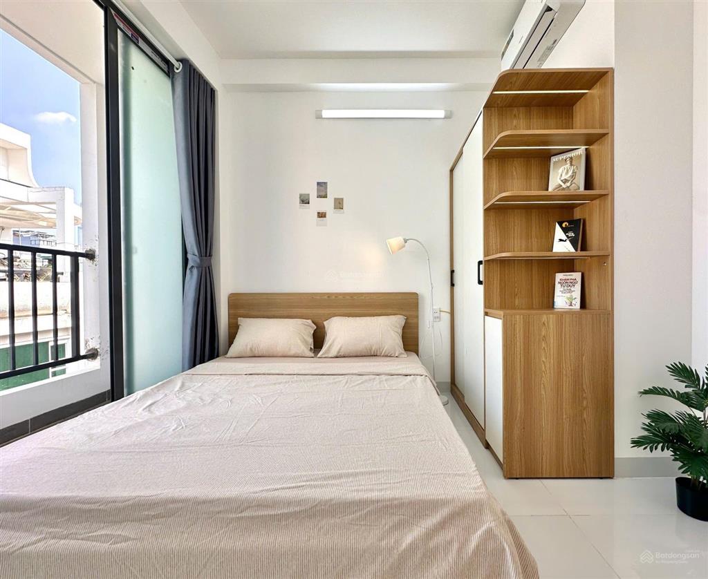 Khai trương chdv mới xây thang máy + pccc đầy đủ 1pn 1pk 50m2 bancol full nội thất gần hàng xanh