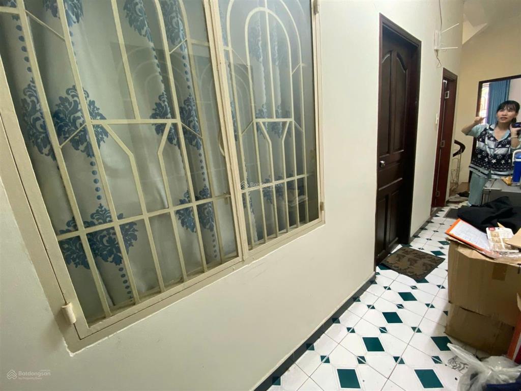 Cho thuê nguyên tầng 75m2 3pn 1wc ban công bự  đầy đủ nội thất bếp riêng ngay ngã tư phú nhuận