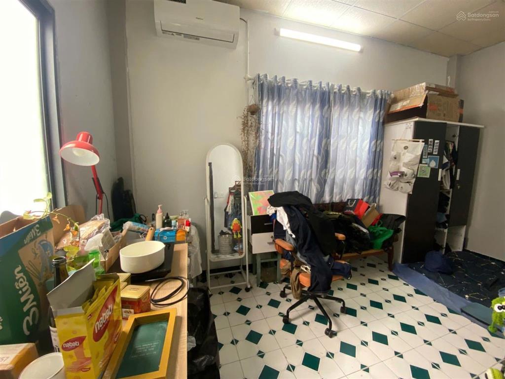 Cho thuê nguyên tầng 75m2 3pn 1wc ban công bự  đầy đủ nội thất bếp riêng ngay ngã tư phú nhuận