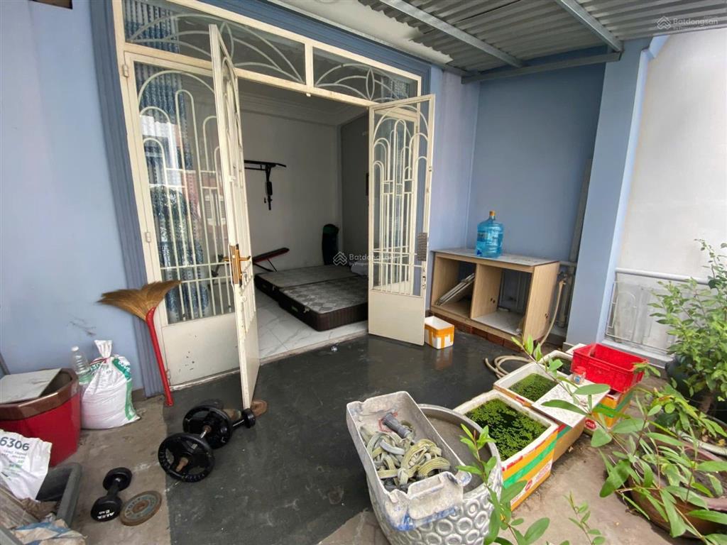 Cho thuê nguyên tầng 75m2 3pn 1wc ban công bự  đầy đủ nội thất bếp riêng ngay ngã tư phú nhuận