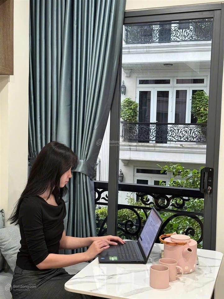 Căn hộ cao cấp hiện đại đầy đủ tiện nghi không gian thoáng mát tối giản