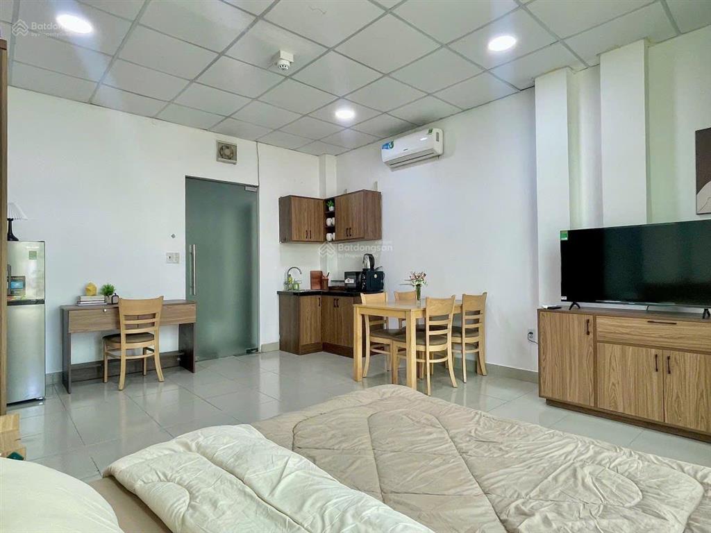 Căn hộ 2 phòng ngủ ngay cầu kiệu  gần ngã tư phú nhuận  có thang máy