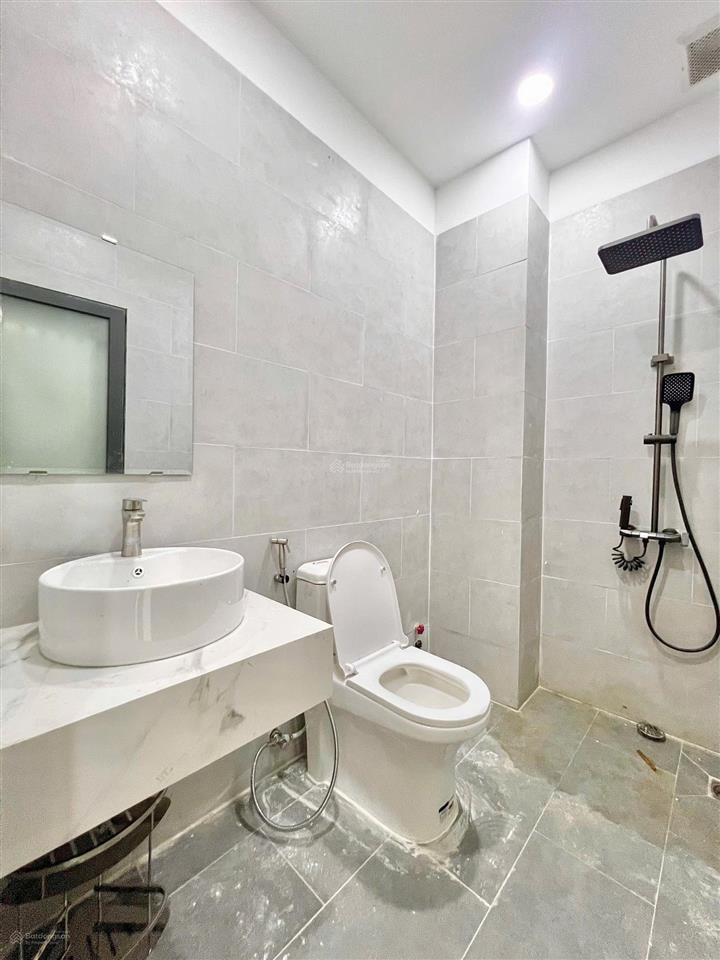 Căn hộ 1 phòng ngủ ngay cầu bông, cửa sổ + ban công full nội thất mới