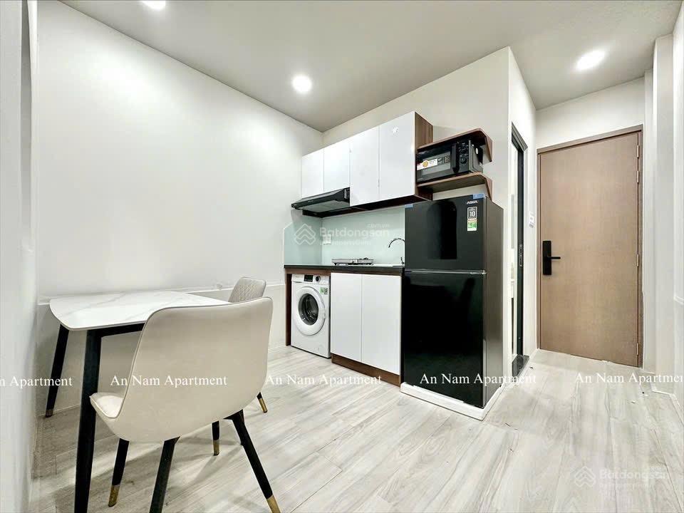 Căn hộ 1 phòng ngủ ngay cầu bông, cửa sổ + ban công full nội thất mới