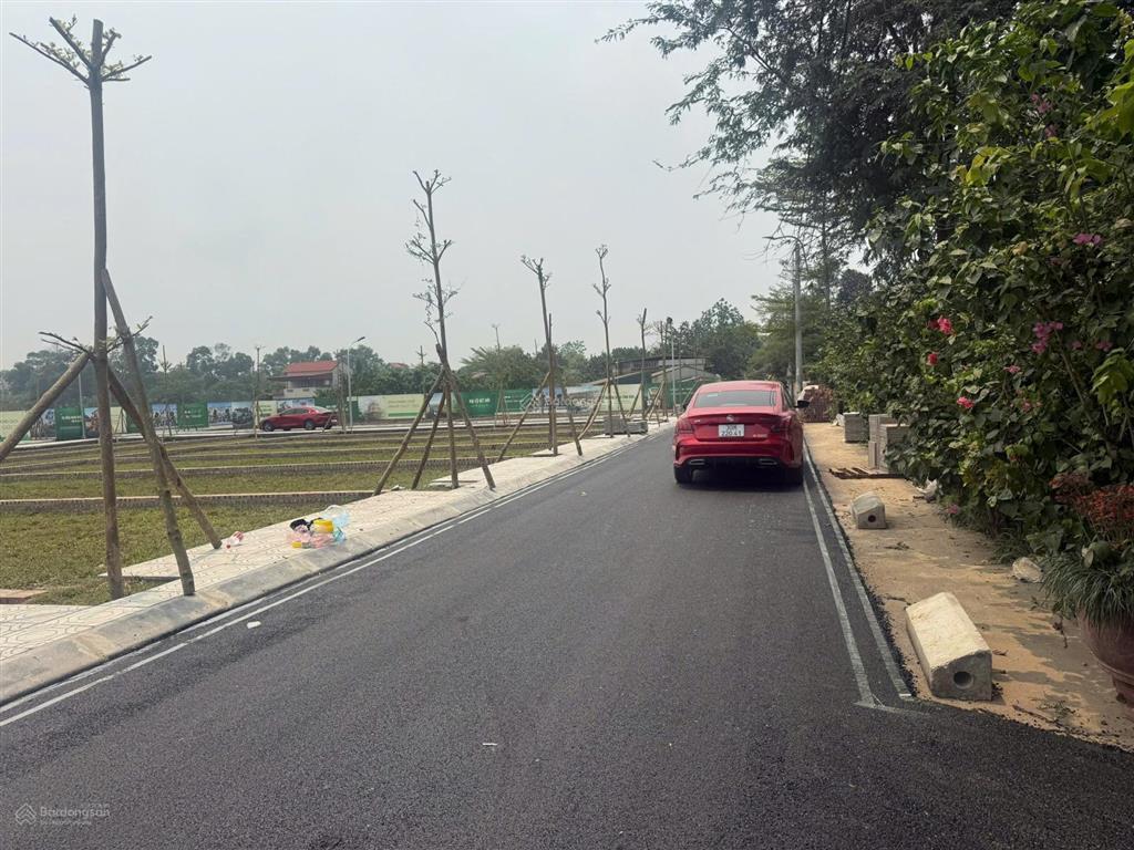 Bán đất gần khu công nghệ cao hòa lạc 100m², mặt tiền 6m, sổ đỏ sẵn, giá 2 tỷ