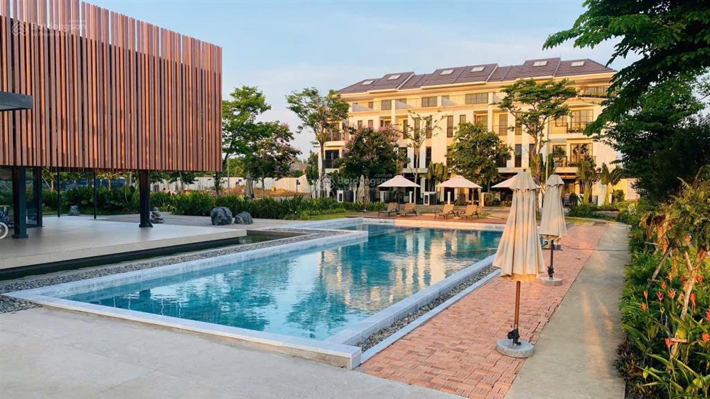 Nhà phố 1 trệt 3 lầu cách sân bay qt long thành chỉ 20 phút. cđt uy tín kết hợp chủ vạn hạnh mall