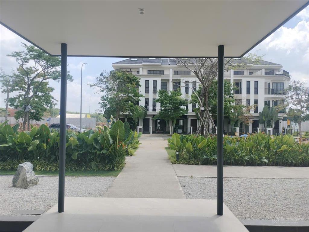 Nhà phố 1 trệt 3 lầu cách sân bay qt long thành chỉ 20 phút. cđt uy tín kết hợp chủ vạn hạnh mall