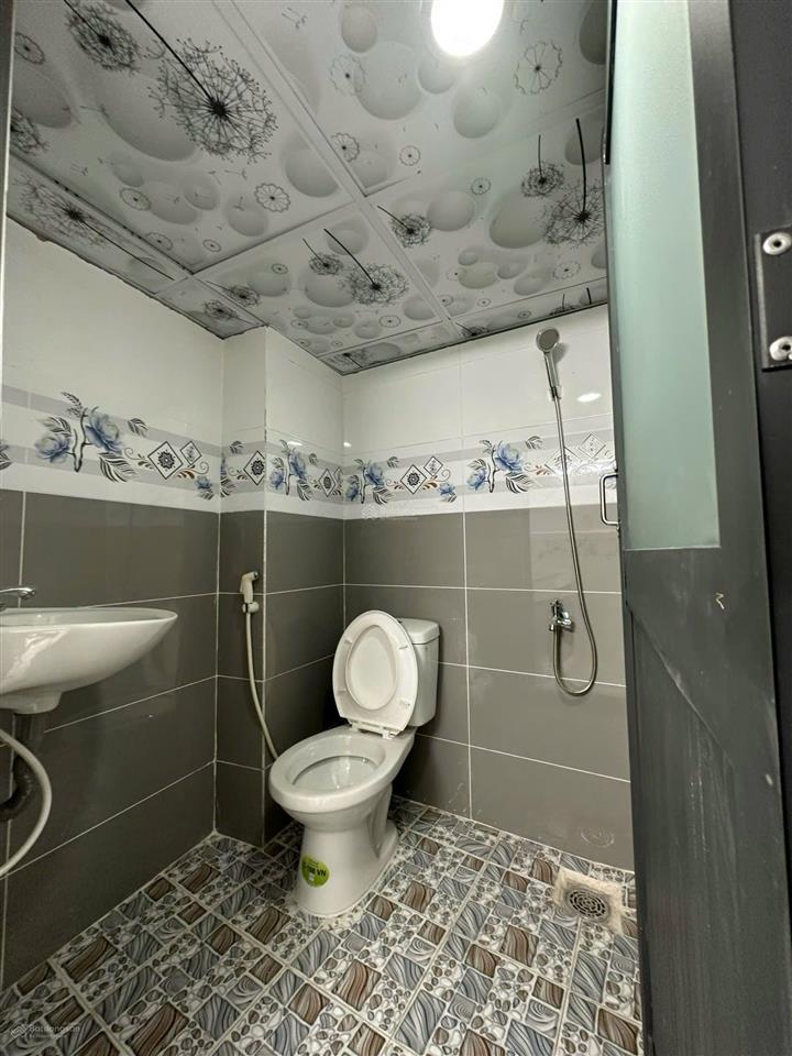 Cho thuê phòng trọ giá tốt 3 triệu cho xe điện thú cưng ở hương lộ 2, bình trị đông, gác cao 2m