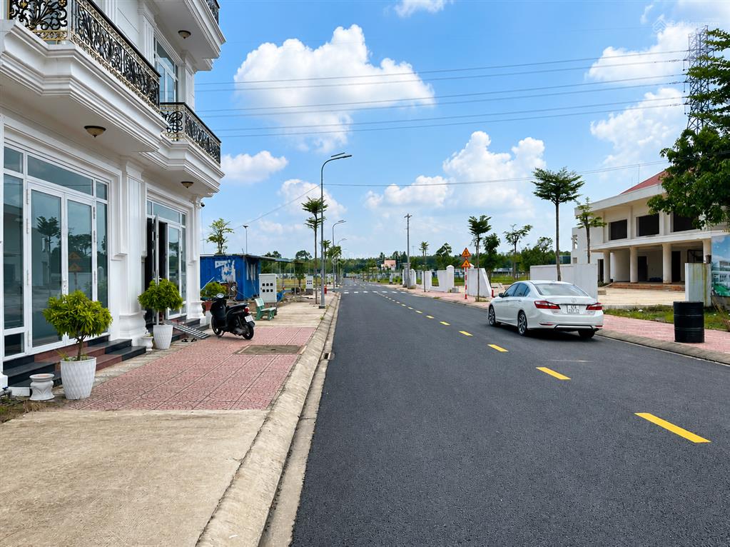 Cần ra lô đất 80m2, nằm ngay kcn vsip 4  5, mặt tiền đt741, sổ riêng từng nền